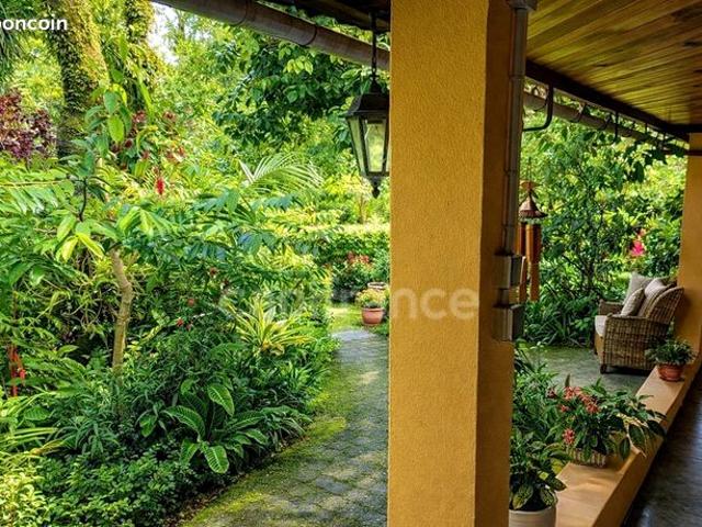 Maison 11 pièces 300 m²