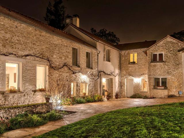 Maison 11 pièces 300 m²