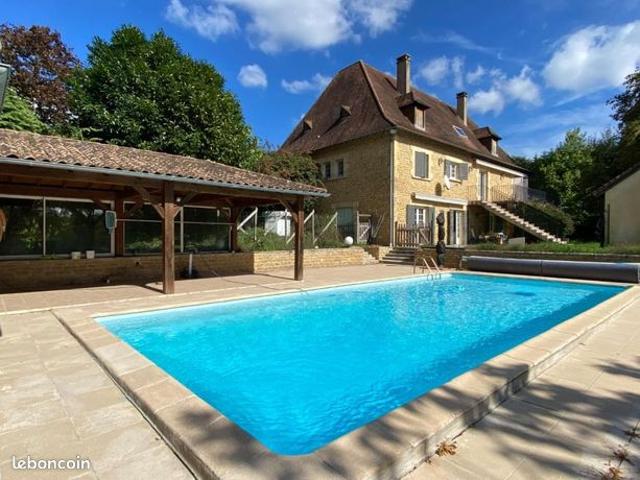 Maison 11 pièces 300 m²