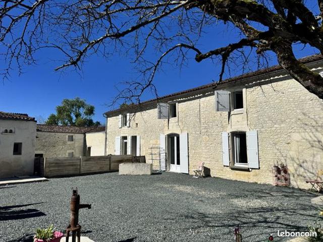 Maison 11 pièces 300 m²