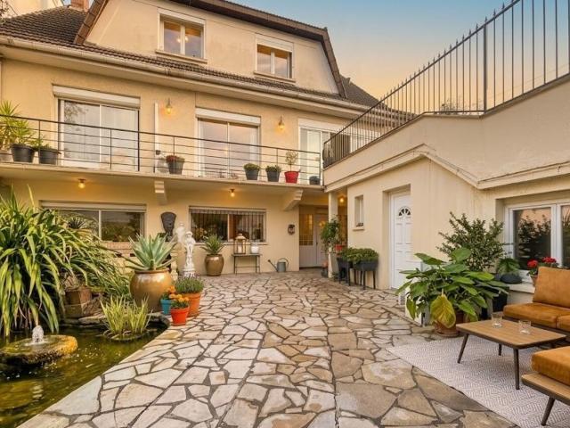 Maison 11 pièces 300 m²