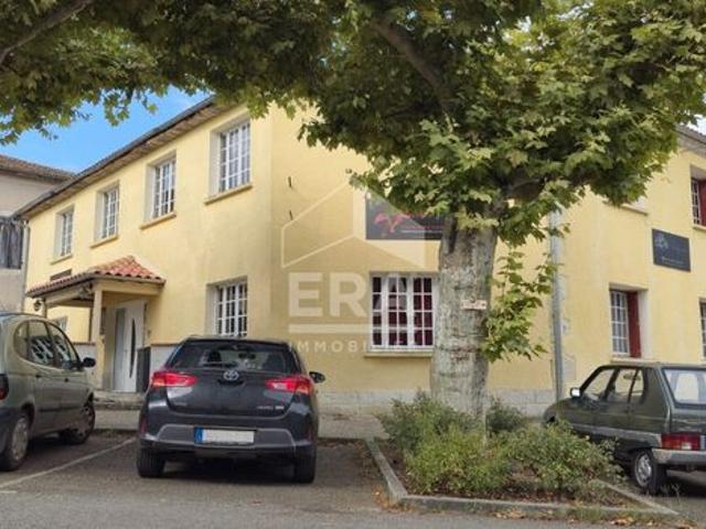 Maison 11 pièces 300 m²