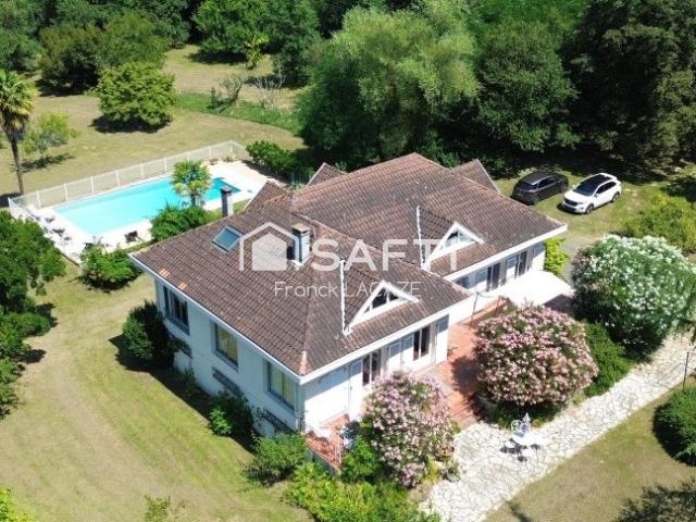 Maison 11 pièces 300 m²