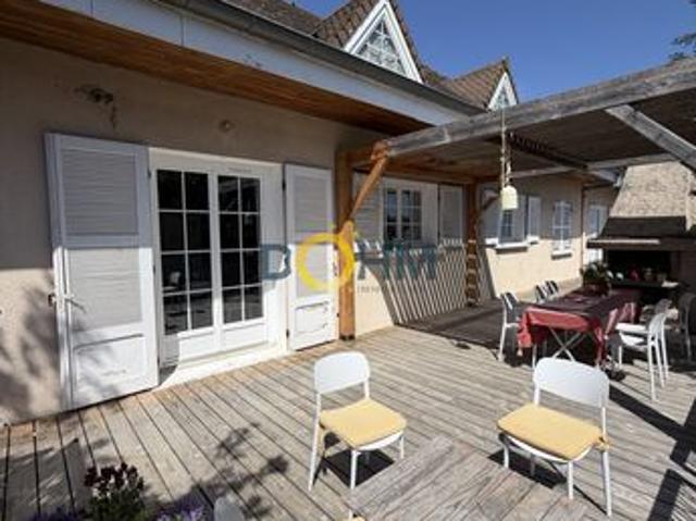 Maison 11 pièces 301 m²