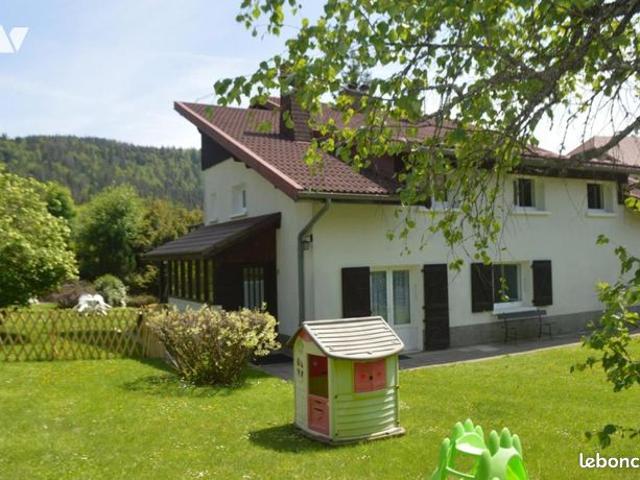 Maison 11 pièces 302 m²