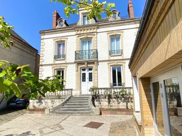 Maison 11 pièces 304 m²