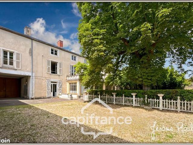 Maison 11 pièces 305 m²
