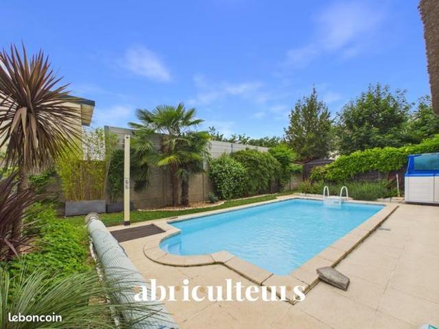 Maison 11 pièces 310 m²