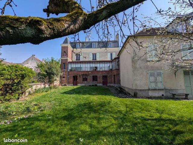 Maison 11 pièces 310 m²