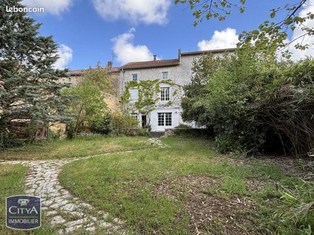 Maison 11 pièces 311 m²