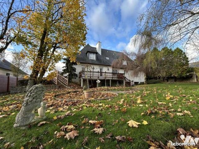 Maison 11 pièces 317 m²
