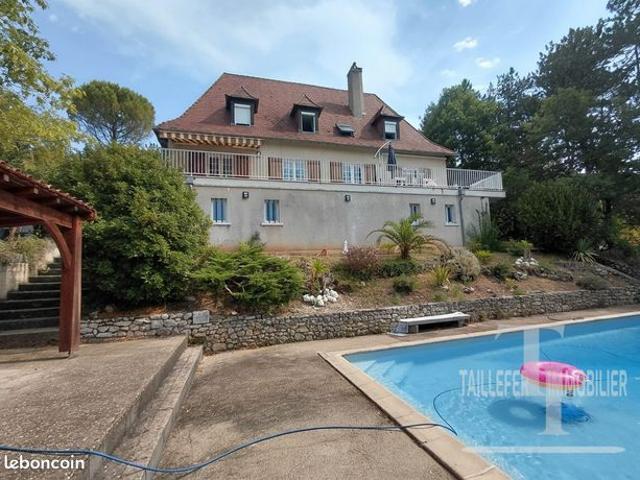 Maison 11 pièces 316 m²
