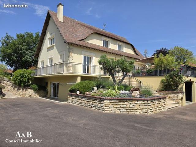 Maison 11 pièces 316 m²