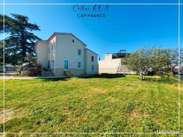 Maison 11 pièces 323 m²