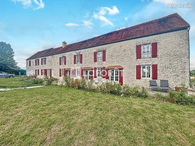 Maison 11 pièces 323 m²