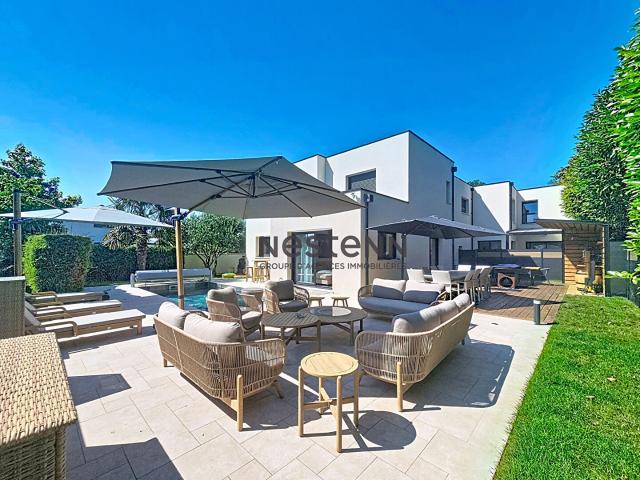 Maison 11 pièces 320 m²