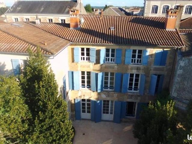 Maison 11 pièces 320 m²