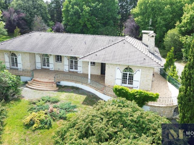 Maison 11 pièces 322 m²