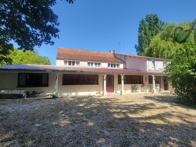 Maison 11 pièces 327 m²