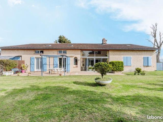 Maison 11 pièces 324 m²