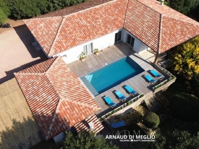 Maison 11 pièces 324 m²