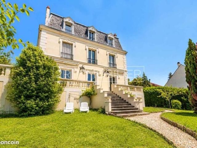 Maison 11 pièces 325 m²