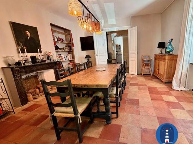Maison 11 pièces 325 m²