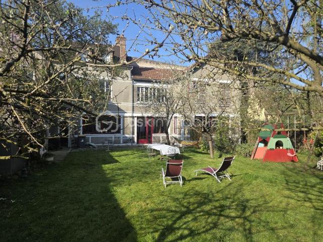 Maison 11 pièces 325 m²