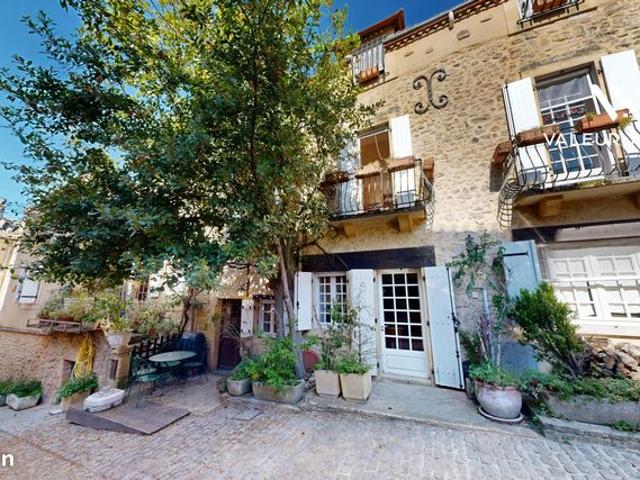 Maison 11 pièces 325 m²