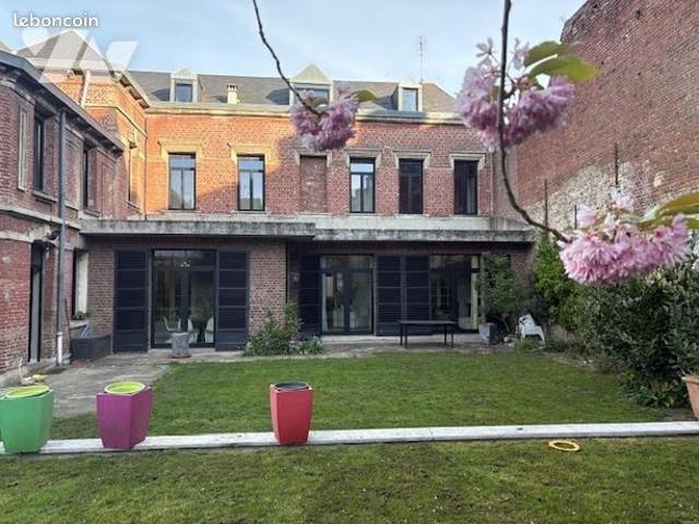 Maison 11 pièces 326 m²