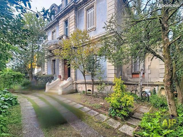 Maison 8 pièces 326 m²