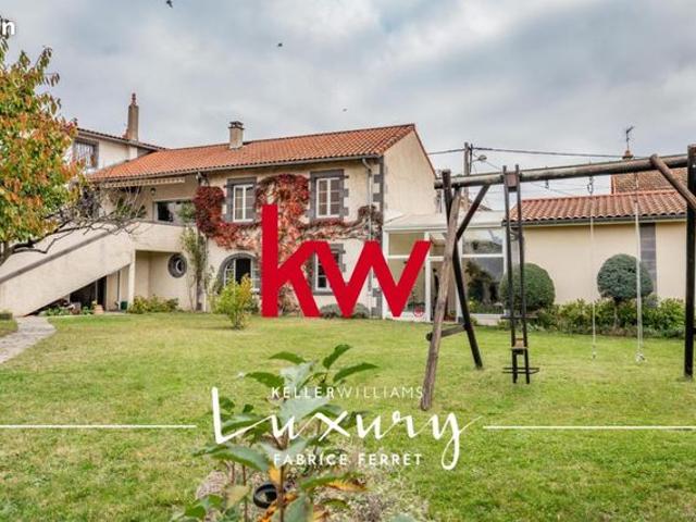 Maison 11 pièces 326 m²