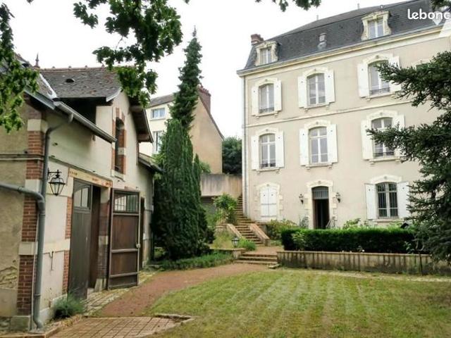Maison 11 pièces 326 m²