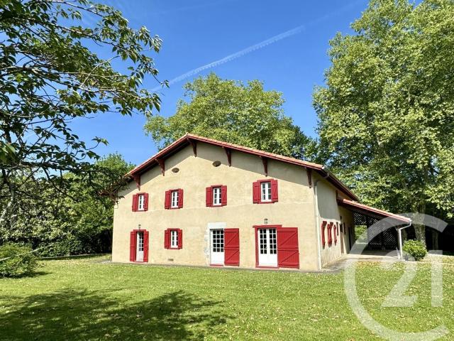 Maison 11 pièces 329 m²