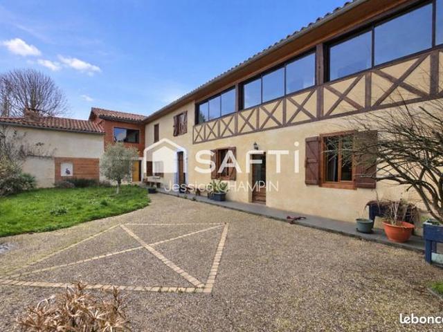 Maison 11 pièces 329 m²