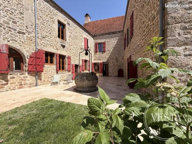 Maison 11 pièces 333 m²