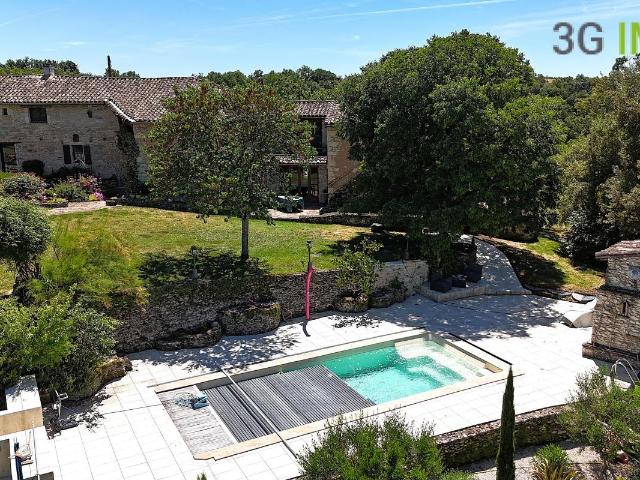 Maison 11 pièces 330 m²