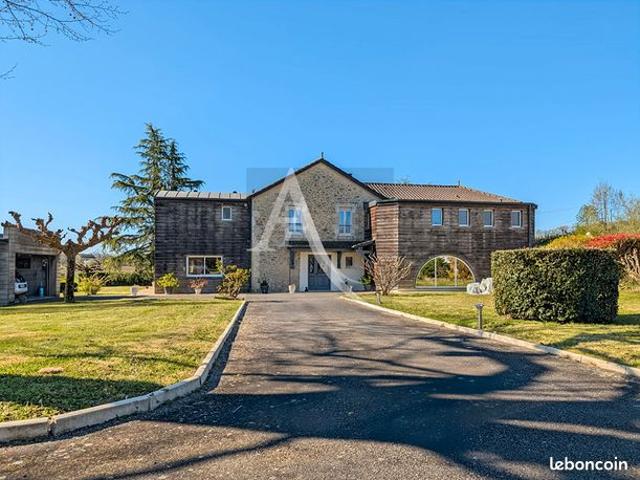 Maison 11 pièces 330 m²