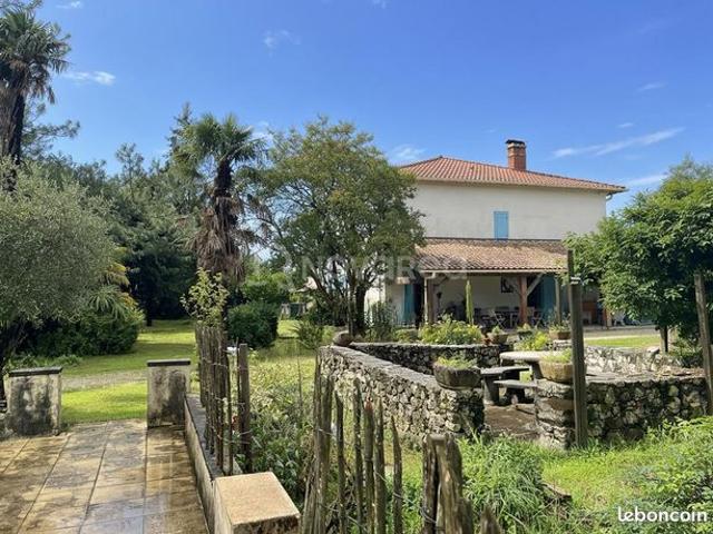 Maison 11 pièces 330 m²