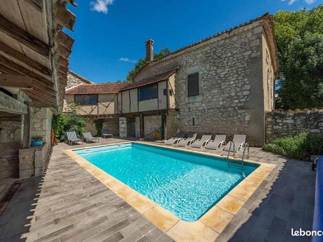 Maison 11 pièces 330 m²