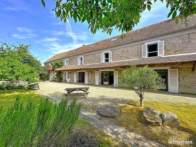 Maison 11 pièces 330 m²