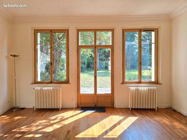 Maison 11 pièces 330 m²
