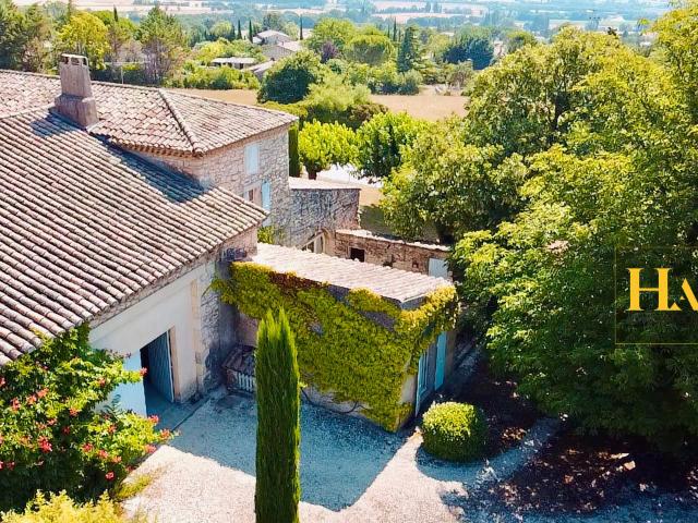 Maison 11 pièces 337 m²