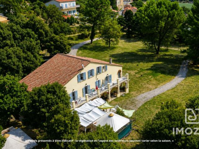 Maison 11 pièces 334 m²