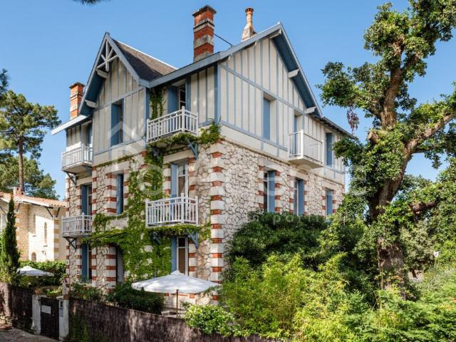 Maison 11 pièces 336 m²