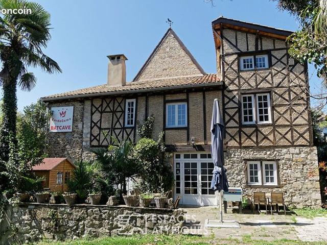 Maison 11 pièces 440 m²