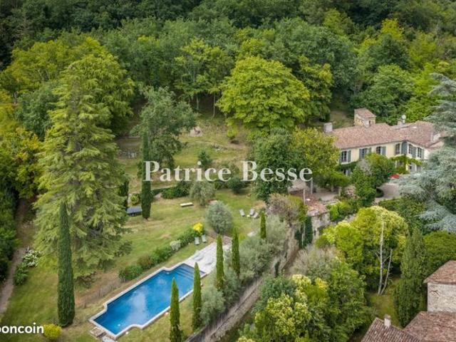 Maison 11 pièces 450 m²