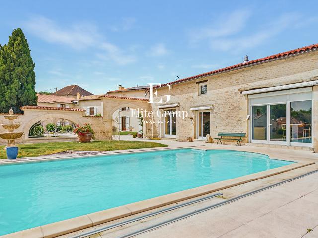Maison 11 pièces 458 m²