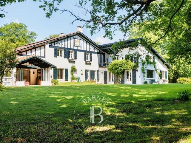 Maison 11 pièces 460 m²