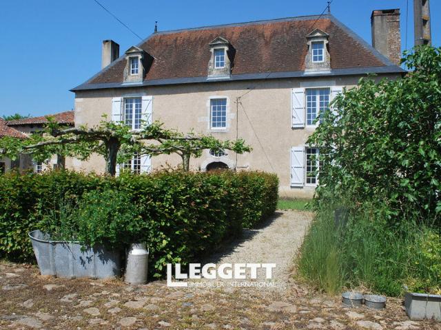 Maison 11 pièces 465 m²